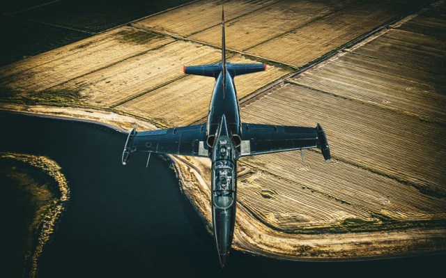 Celebrity Advertising Photographer Blair Bunting re-creates Top Gun with fighter jets in California.